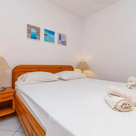 Tina * Poljica (Trogir)