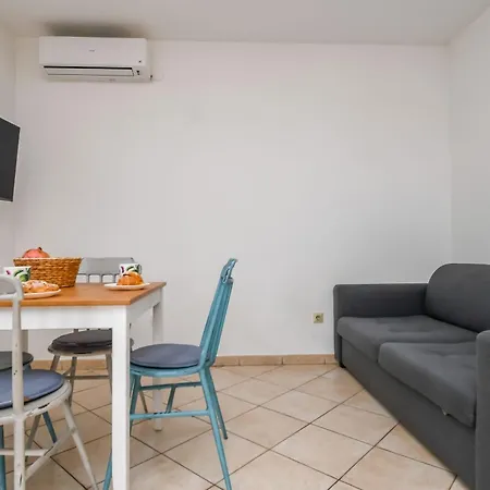 Tina * Poljica (Trogir)